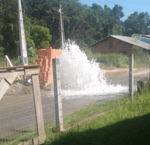 Rompimento De Rede Afeta Abastecimento Em Bairros De Penha Nesta