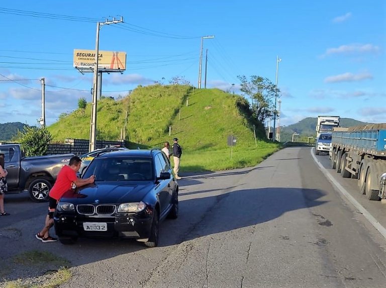 Polícia Rodoviária Federal flagra diversos veículos transitando pelo