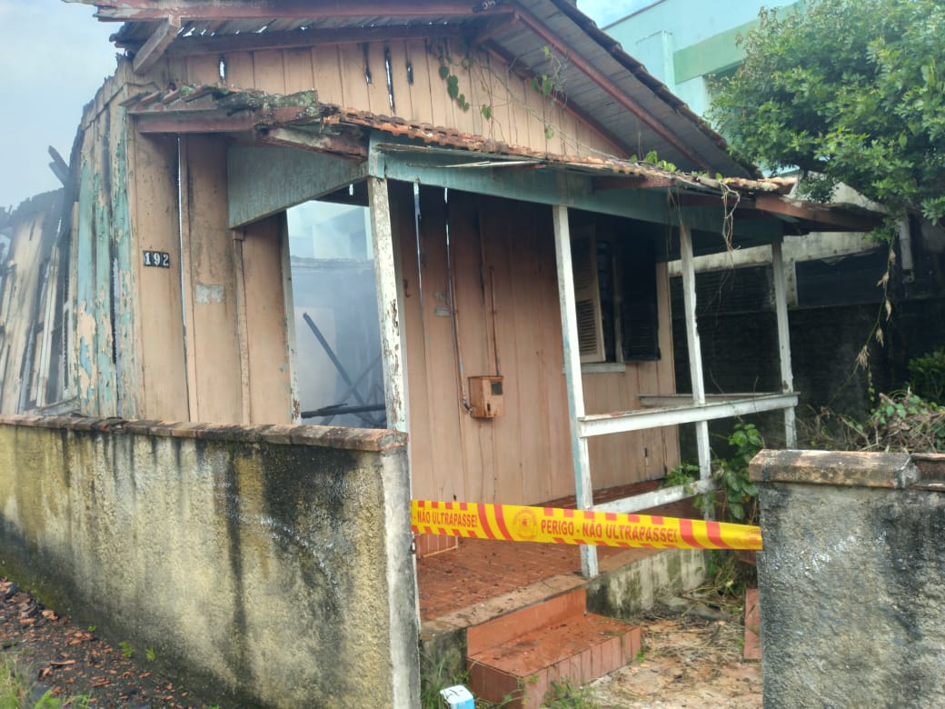 V Deo Im Vel Abandonado Destru Do Por Inc Ndio Em Penha Vizinhos