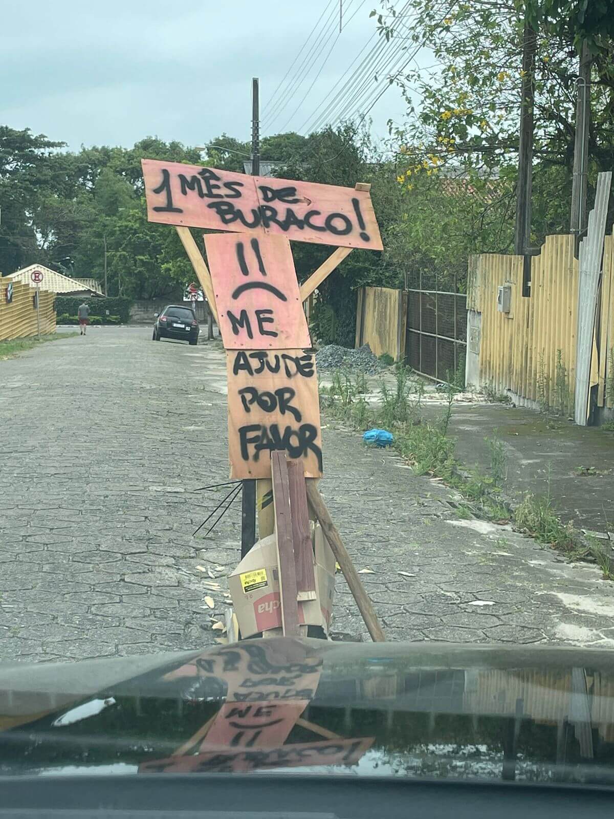 Moradores Da Praia De Arma O Improvisam Sinaliza O Ap S Um M S