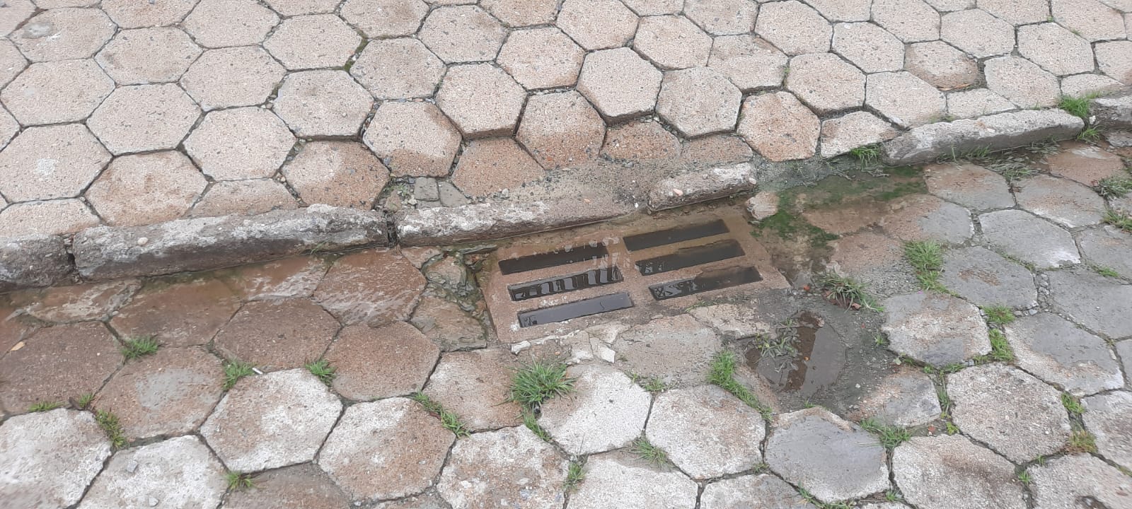 H Tr S Anos Solicitando Manuten O Moradores Do Centro De Penha Pedem