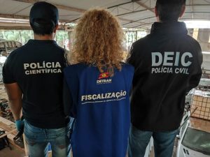 Pol Cia Civil Estoura Desmanche De Ve Culos Prende Homem E Recupera