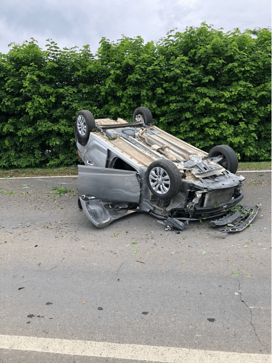 Carro com placas de Xavantina capota na SC-155 entre Seara e Itá