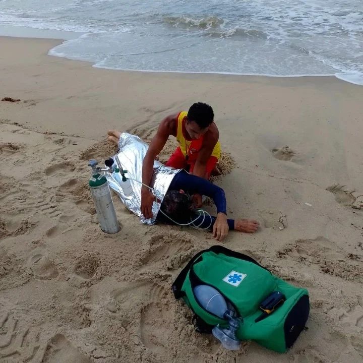 Susto Homem De 72 Anos Se Afoga Na Praia De Itajuba E é Salvo Por Guarda Vidas Penha Online 2737