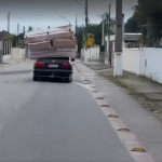 [VÍDEO] Novos flagras no trânsito de Penha revelam imprudência nas ruas da cidade