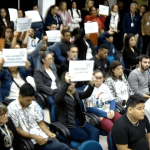 [VÍDEO] Membros de associação de autistas protestam durante sessão da Câmara de Vereadores de Navegantes