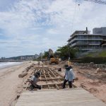 [VÍDEO] Deck prejudicado por ressaca marítima em Balneário Piçarras passa por obras de recuperação