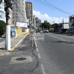 [VÍDEO] Obra bloqueia vagas de estacionamento em trecho de avenida de Balneário Piçarras e comerciantes se revoltam