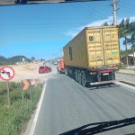 Retorno em local perigoso na BR-470 leva risco no trânsito em Navegantes; motorista faz alerta