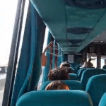 [VÍDEO] Sem climatização: estudantes universitários de Penha passaram sufoco dentro de ônibus no primeiro dia de faculdade