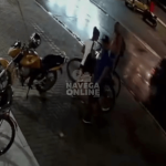 [VÍDEO] Trio é flagrado por câmera de segurança enquanto age para furtar bicicleta