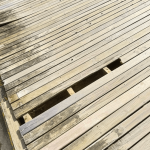 Deck e mobiliário da orla de Balneário Piçarras oferecem risco de acidentes