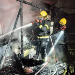 Em ocorrências distintas, incêndio destruiu dois depósitos completamente