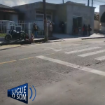 [VÍDEO] Falta de ponto de ônibus adequado deixa estudantes de Penha sob sol e chuva; Prefeitura prepara edital de concessão pública