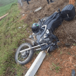 Motoqueiro é conduzido a hospital por helicóptero da Polícia Militar após grave acidente