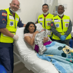 Mulher dá à luz no banheiro de casa e é socorrida por bombeiros