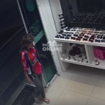 [VÍDEO] Mulher é flagrada tentando furtar farmácia e acaba furtando outra loja em menos de dois minutos