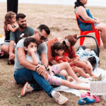 Penha: Creche Municipal Terezinha Marlene Correia promove piquenique na Praia Alegre em comemoração ao Dia da Família
