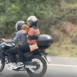[VÍDEO] Penha: cachorrinho é flagrado sendo transportado irregularmente em moto