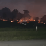 [VÍDEO] Penha: fogo ateado em vegetação deixou moradores do bairro Nossa Senhora de Fátima apavorados