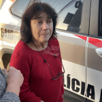 Atenção: senhora Nádia Maria de Oliveira Sanches está aguardando por familiares no estacionamento de supermercado em Penha