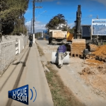 [VÍDEO] Balneário Piçarras: lentidão para execução de obra deixa moradora indignada após se deparar com rua interditada