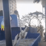 [VÍDEO] Poste com câmera Bem Te Vi, da Polícia Militar de Santa Catarina, é atingido e derrubado em Balneário Piçarras