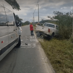 [VÍDEO] Trator roçadeira e dois automóveis se envolvem em acidente de trânsito