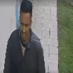 [VÍDEO] Criminoso armado com faca furta moto em Penha