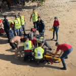[VÍDEO] Afogamento mobiliza bombeiros em praia de Penha na tarde deste sábado (14)