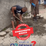 [VÍDEO] Cadê o saneamento básico de Penha? População coloca a mão na massa para arrumar esgoto em rua pública
