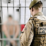 Foragido da Justiça é capturado pela Polícia Militar em Penha ao causar confusão na Geral da Santa Lídia