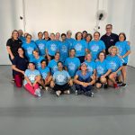 Idosos de Barra Velha recebem camisetas do projeto “Caminhando por uma Vida Saudável”