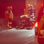 [VÍDEO] Moto atropela trabalhadores na BR-101 durante manutenção entre Penha e Balneário Piçarras
