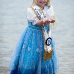 Pietra Grossklags simboliza inclusão como primeira Miss Simpatia da Festa do Marisco em Penha