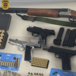 Polícia Civil cumpre mandado de busca e apreensão, arromba cofre e apreende 4 armas de fogo e munições
