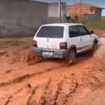 [VÍDEO] Rua de Barra Velha é verdadeiro atoleiro e moradores pedem socorro à Prefeitura