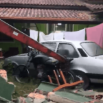 [VÍDEO] Câmeras de segurança flagram diversos acidentes em rua de Penha; moradores pedem redutores de velocidade