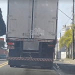 [VÍDEO] Caminhão frigorífico despeja água fétida em via pública e causa desconforto a moradores e comerciantes entre Penha e Balneário Piçarras