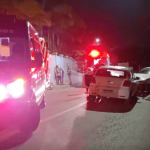 [VÍDEO] Colisão frontal entre dois automóveis deixa três feridos em Penha