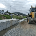 [VÍDEO] Desperdício de dinheiro público e pânico aos vizinhos: o problema da vala da Transbeto