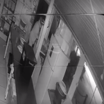 [VÍDEO] Mais um estabelecimento gastronômico de Penha é alvo de arrombamento e furto durante a madrugada