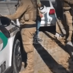 [VÍDEO] Motoboy recebe socos e chutes durante assalto e tem moto roubada