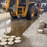[VÍDEO] Penha: abandono de rua após obra leva grave risco de saúde pública a moradores