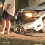 [VÍDEO] Penha: acidente entre moto e carro deixa motoqueiro ferido e automóvel com dianteira destruída
