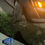 [VÍDEO] Penha: carro arrebenta roda em buraco deixado durante pavimentação mal feita com empréstimo de R$ 50 milhões em 2022