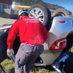 [VÍDEO] Renault Sandero capota quatro vezes após motorista tentar evitar colisão com outro carro e ocupantes escapam ilesos