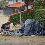 Ampliação de “acampamento” em praia de Penha aumenta preocupação de vizinhos