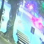 [VÍDEO] Condutora de Honda Biz fura sinal vermelho e provoca acidente de trânsito em Penha
