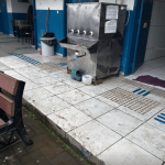 [VÍDEO] Denúncia expõe bebedouro e banheiros de estudantes e professores em escola municipal de Penha